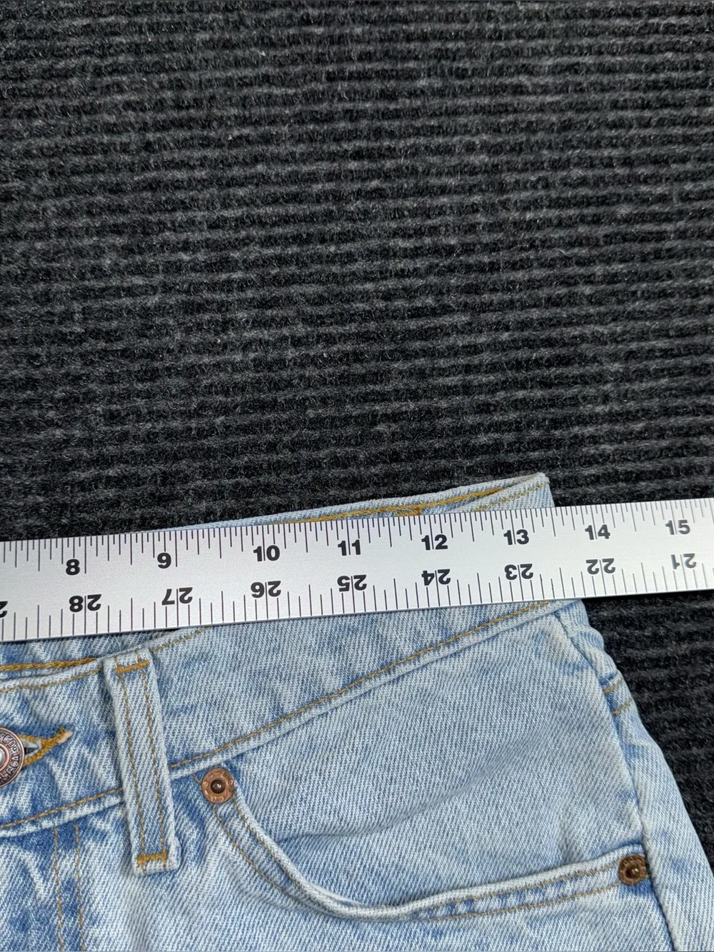 Vtg 90s Levi’s 550 Relaxed Orange Tab Denim Shorts Light Wash 27 (tag 29) Jorts